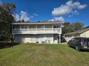 Building Photo - 1511 Cos St