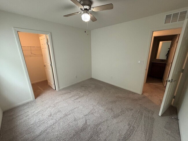 Building Photo - Beautiful 5-Bedroom, 4.5-Bath Home with St...