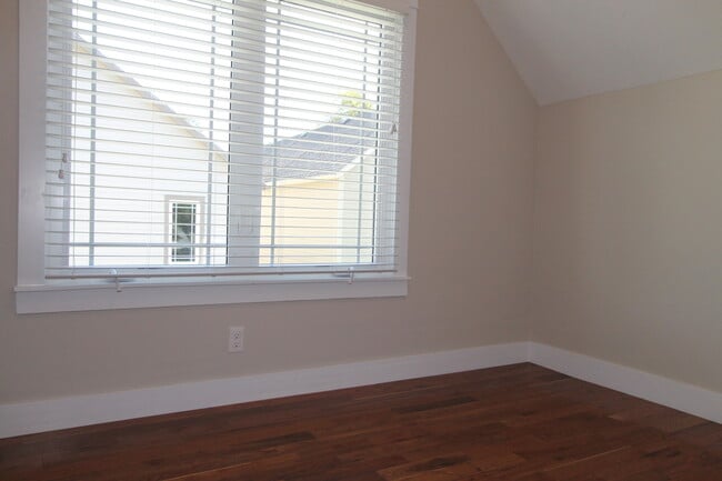 Building Photo - The Doll House -- Cool Two Bedroom at The Cottages on Vinton!