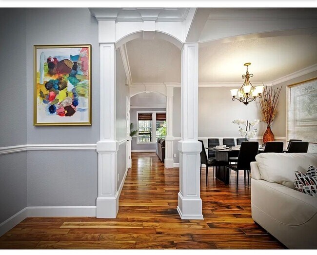 Building Photo - * FULLY FURNISHED * -3 levels, 7 bedrooms , lower level apartment with separate entrance *Home ba...