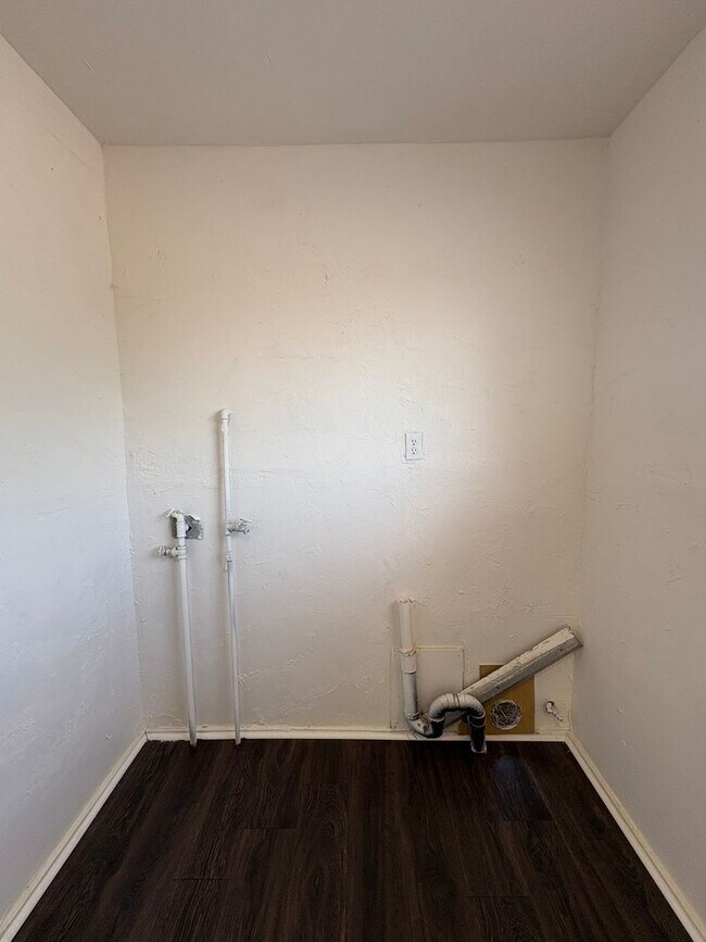 Building Photo - 4116