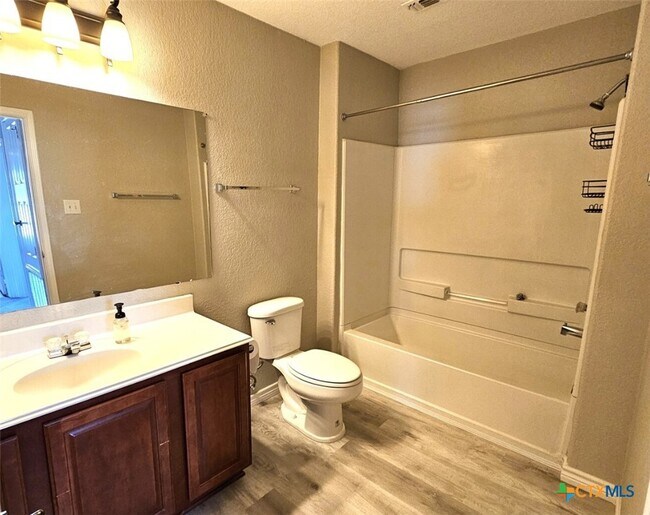 Building Photo - 316 Julian Point