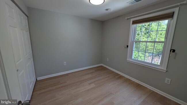 Building Photo - 5813 Shana Pl