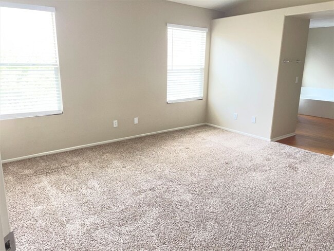 Building Photo - Holiday Move In Special!!