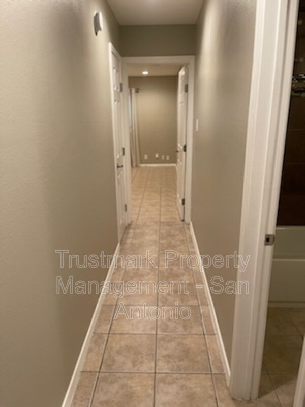 Building Photo - 8335 Bent Meadow Dr