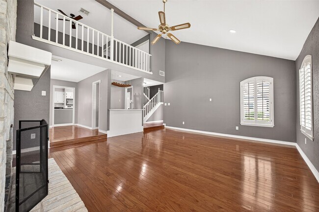 Building Photo - 4003 W Valley Dr