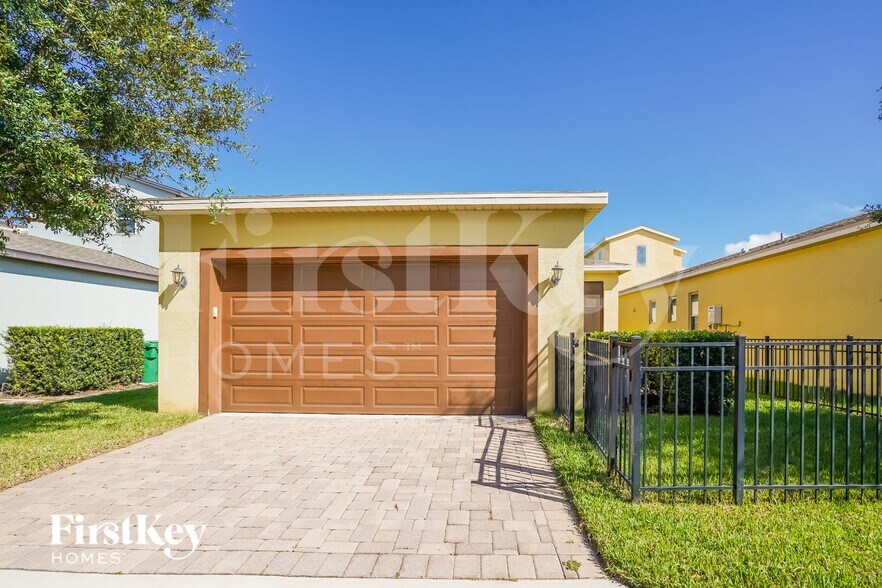 Building Photo - 16984 Tradewind Pt