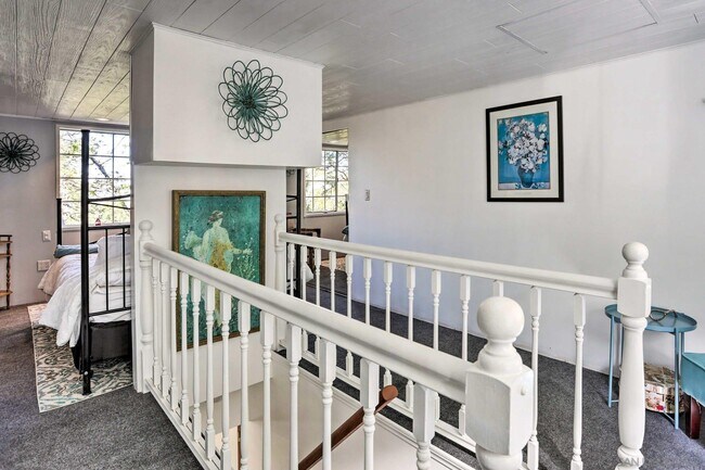 Building Photo - 23984 Skyland Dr