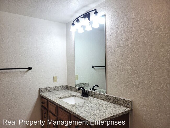 Building Photo - 1 br, 1 bath House - 11407 Springhollow Rd...