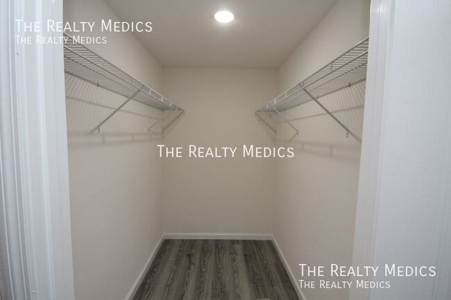 Building Photo - 182 Hillock Ave NW