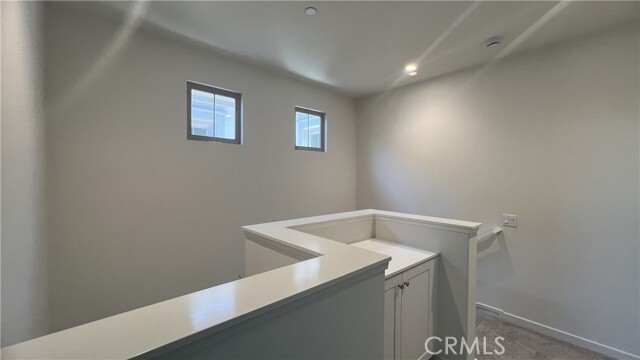 Building Photo - 110 Sunnyside