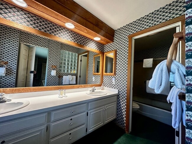 Building Photo - Stunning 3-Bedroom + Loft, 2.5-Bathroom Retreat in Snowcreek – $6,500/Month + Utilities