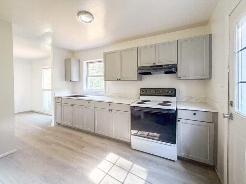 Building Photo - 249 Doggett Ln