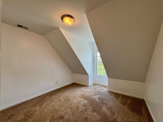 Building Photo - The Oaks at Westgate