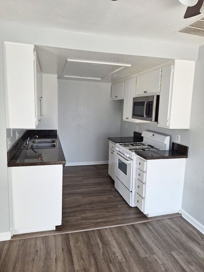 Building Photo - Move in Special **Half off the 1st month's rent