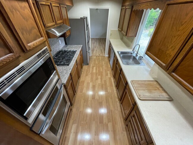 Building Photo - $4390 -- BEAUTIFUL 3BED HOME IN MISSION VA...