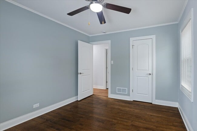 Building Photo - 9107 S Dante Ave