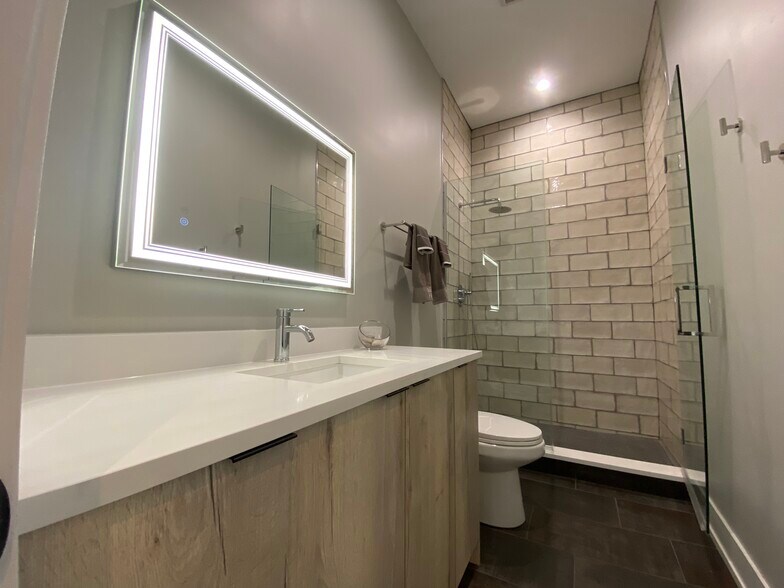 Building Photo - 3330 S Indiana Ave