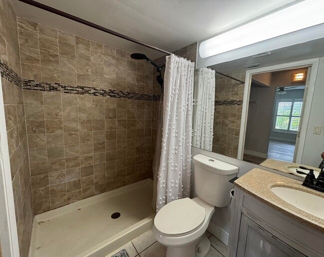 Building Photo - 13771 Oneida Dr