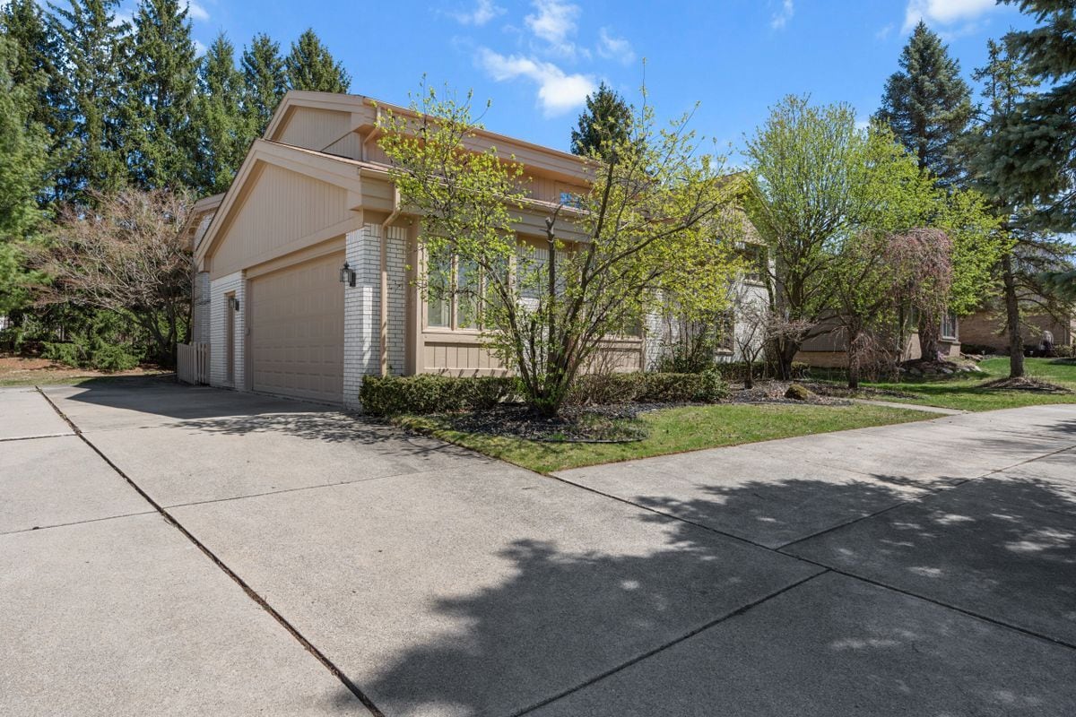 Building Photo - 6739 Arlington Dr
