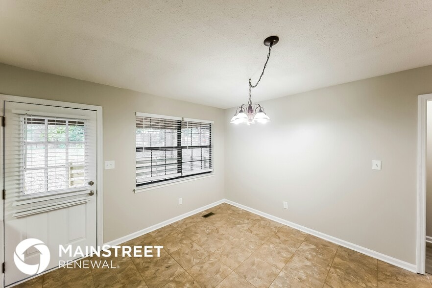 Building Photo - 3010 Lone Oak Rd