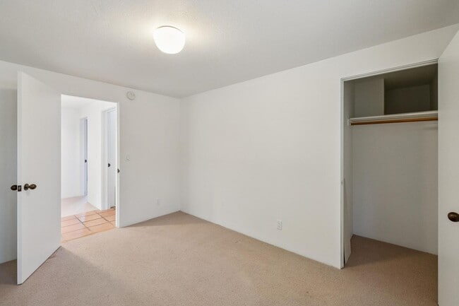 Building Photo - Charming 4BR Home Available in Private Portola Valley Cul de Sac