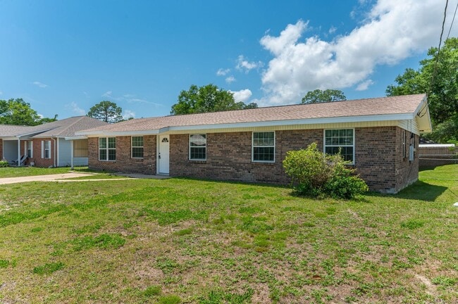 Building Photo - Central 4 bedroom in Niceville!