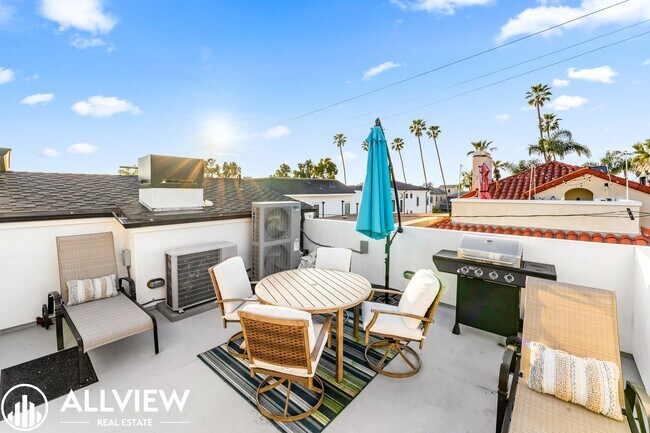 Building Photo - Gorgeous 3 bed 3.5 bathroom home available...