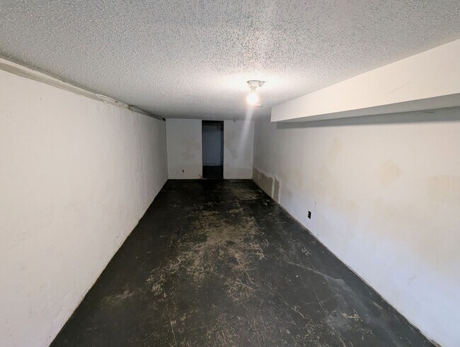 Building Photo - Deep Deal on Fathom
