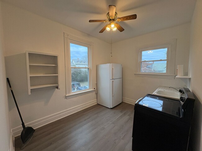 Building Photo - Spacious upstairs apartment with LOTS of utilities included!