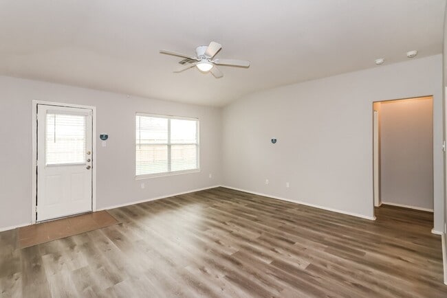 Building Photo - 3510 Aztec Wood Dr