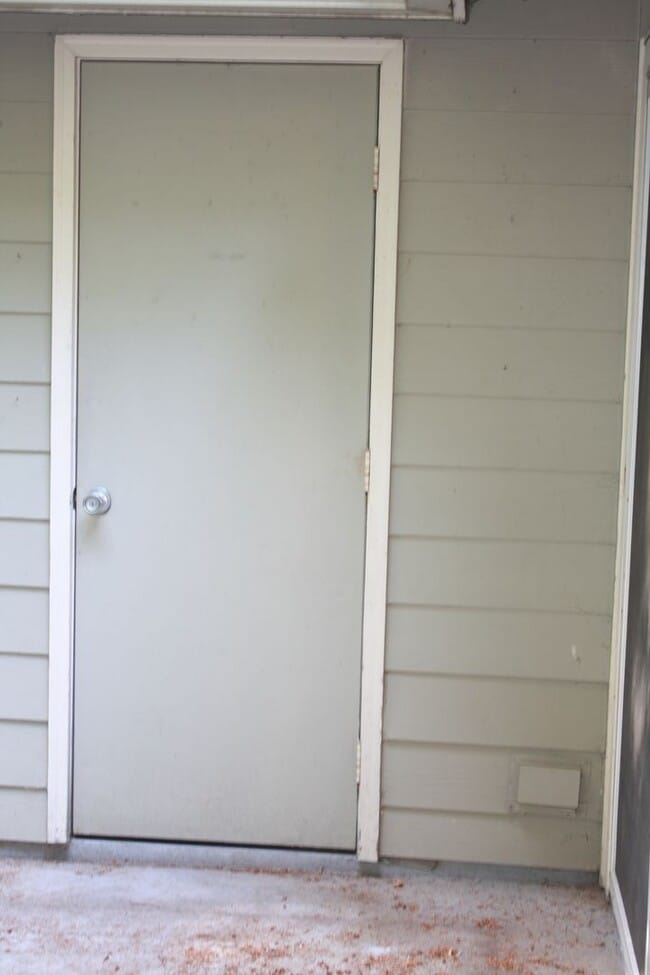 Building Photo - Top Floor 3 bdrm Mill Creek Country Club Condo Rental. Private back deck to nature reserve. Swim ...