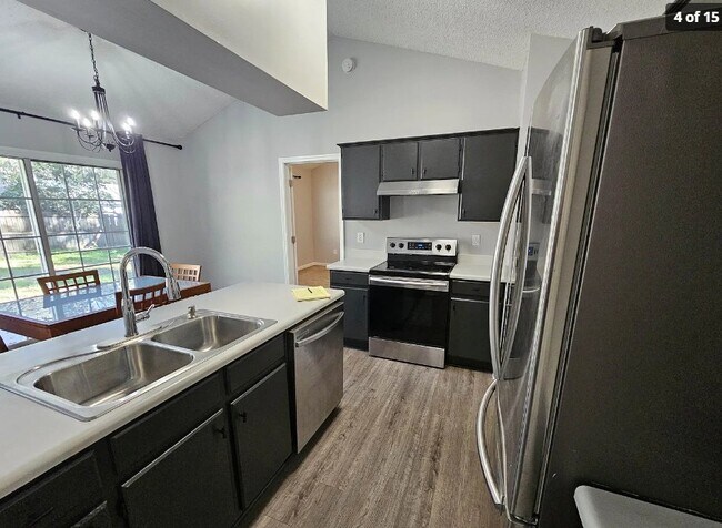 Building Photo - 2428 Beechnut Ln