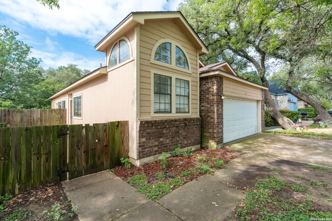 Building Photo - BEAUTIFULLY UPDATED 3-BEDROOM HOME IN TIMBER RIDGE