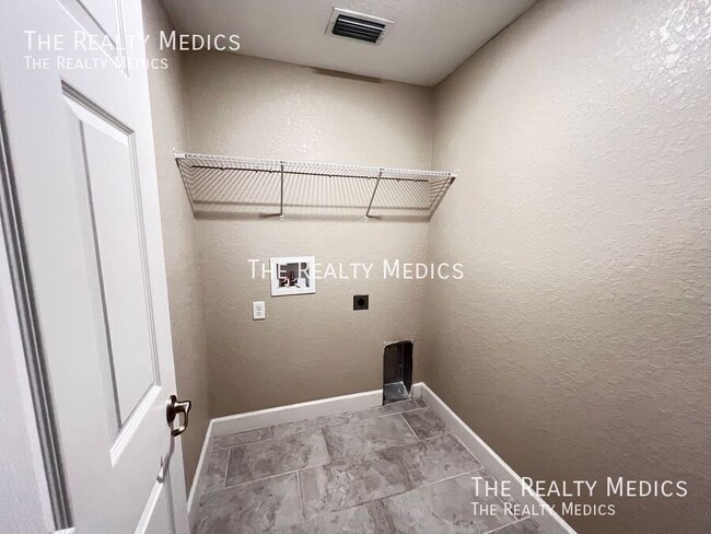 Building Photo - 2736 SW 161st Loop