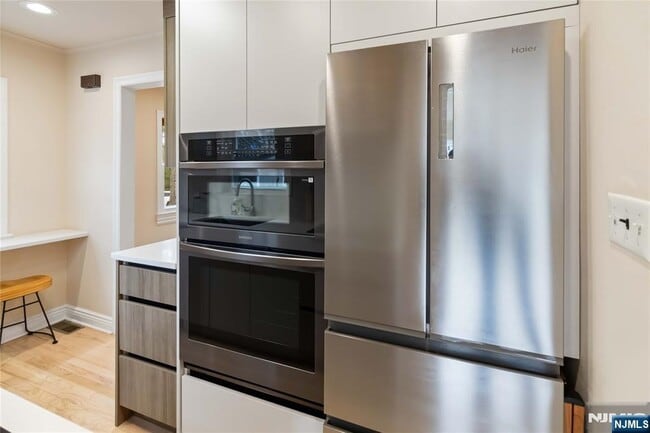 Building Photo - 31 Sherman Ave