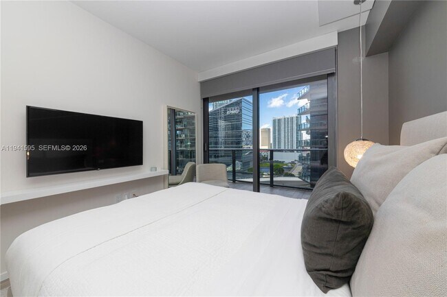 Building Photo - 801 S Miami Ave