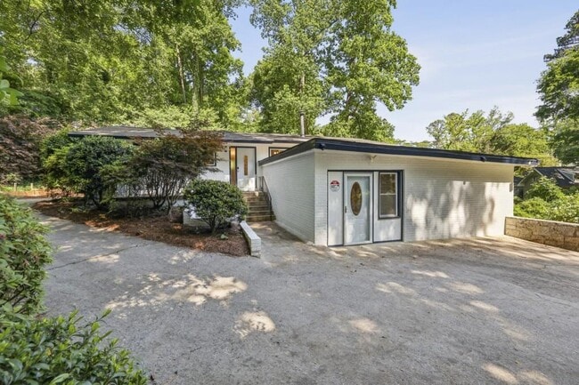 Building Photo - 2056 Abby Ln NE