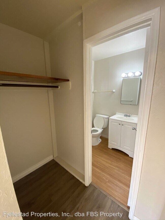 Building Photo - 1664-1668 Thomas Ave