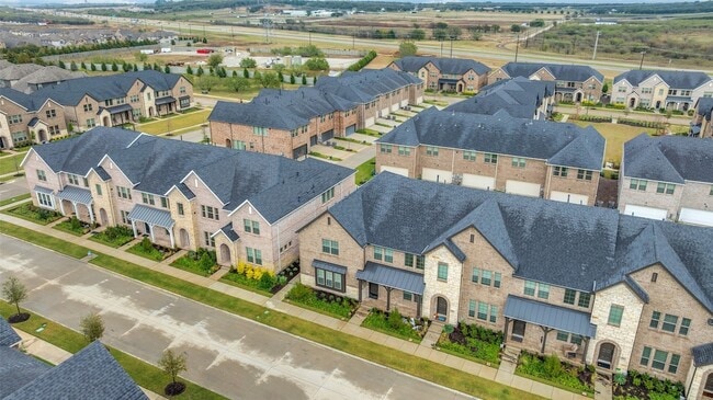 Building Photo - 512 Parkside Dr