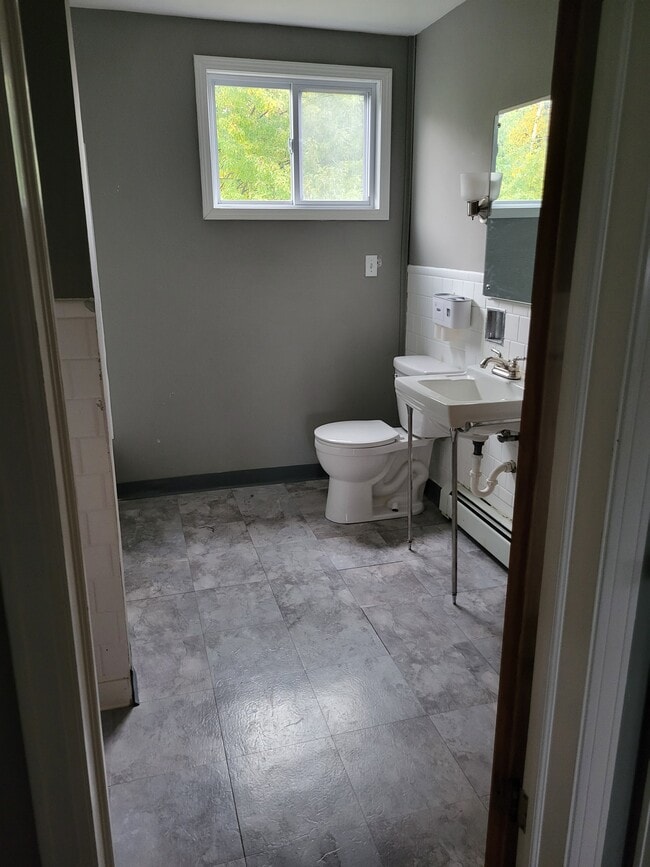 Building Photo - 25 Fernwood Ave