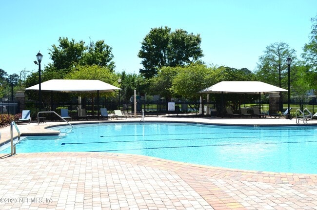 Building Photo - 800 Black Cherry Dr S