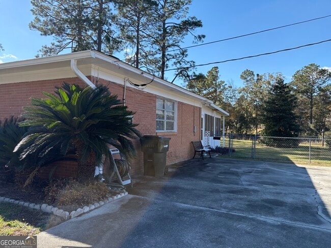 Building Photo - 103 Cherry St