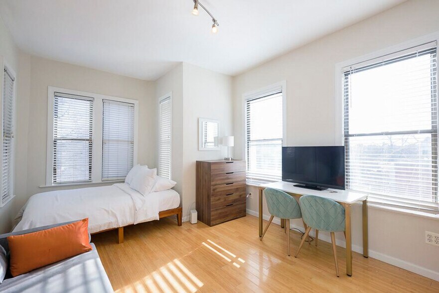 Building Photo - 1822 15th St NW