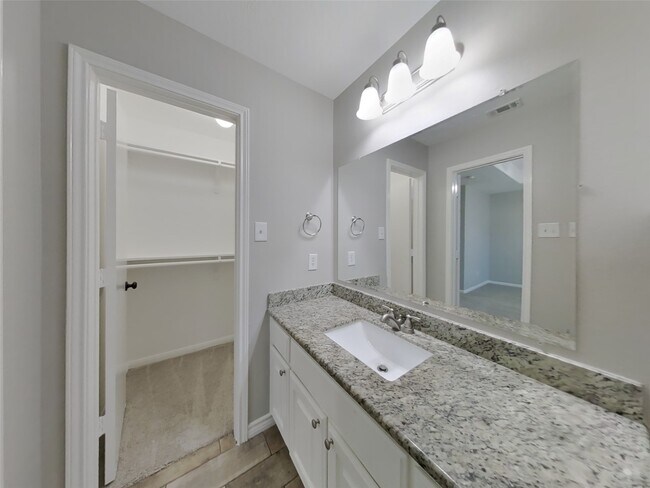 Building Photo - 16229 Summerset Estates Blvd