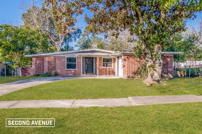 Building Photo - 1224 Crown Dr