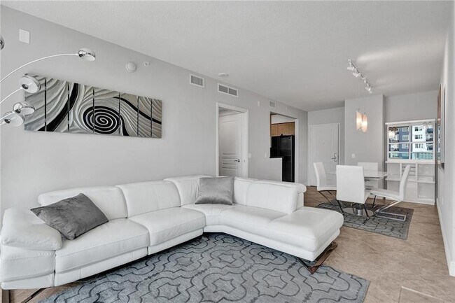 Building Photo - 350 SE 2nd St