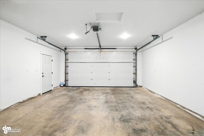 Building Photo - New & Upgraded 4BD Home!