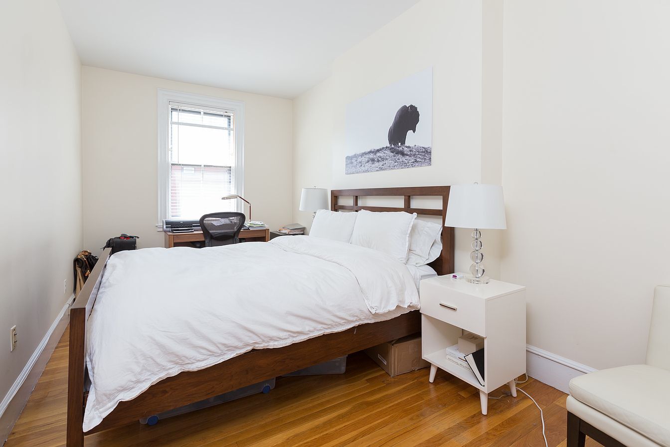 Building Photo - 247 Beacon St