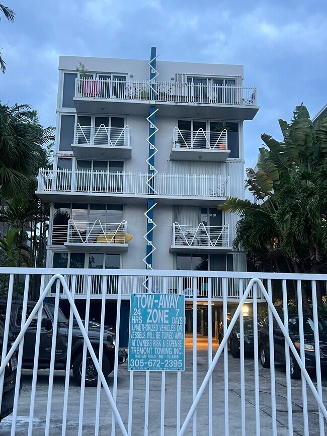 Building Photo - 7824 Collins Ave